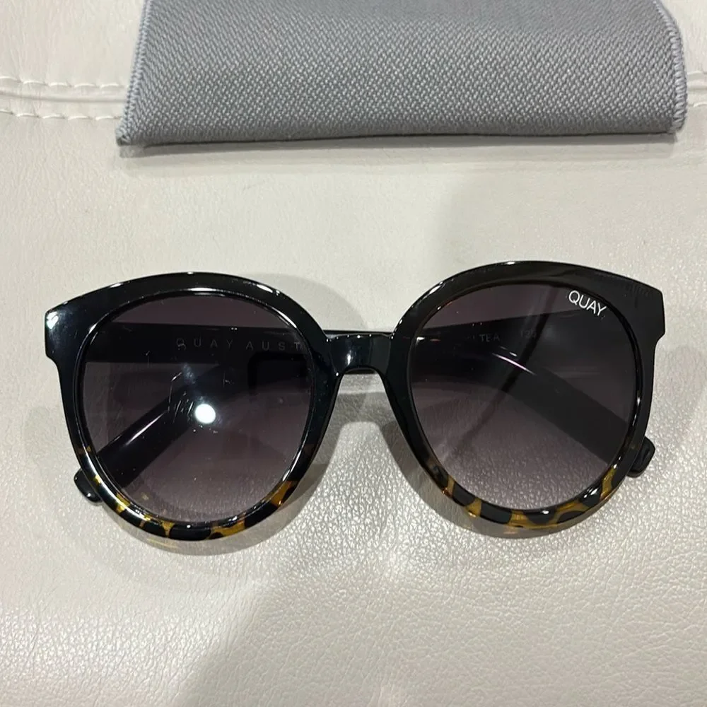 QUAY AUSTRALIA HIGH TEA ROUND OVERSIZED SUNGLASSES